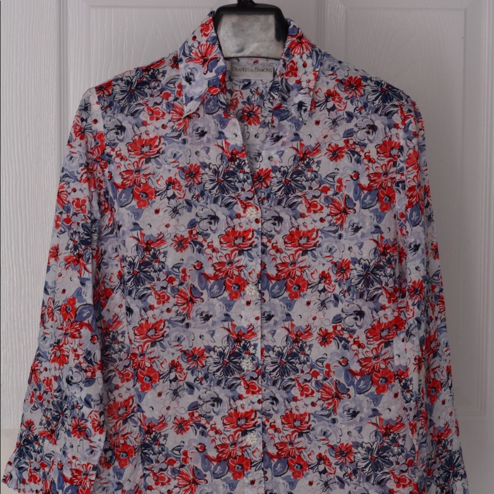 Women’s printed floral shirt. (Brand New/ Sample)